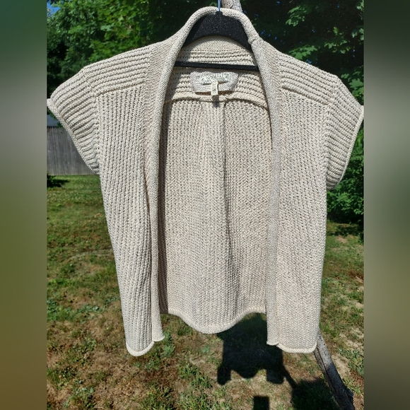 Old Navy Tops - Beige Short-sleeved Cardigan (M)